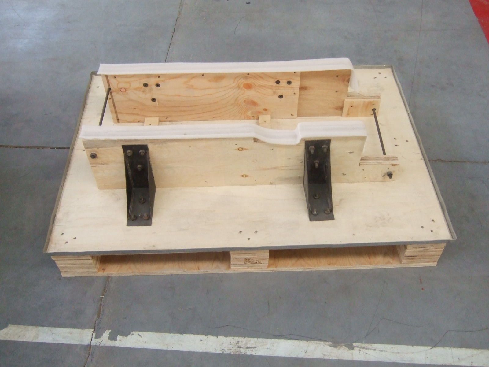 6B出口發(fā)動(dòng)機(jī)托架