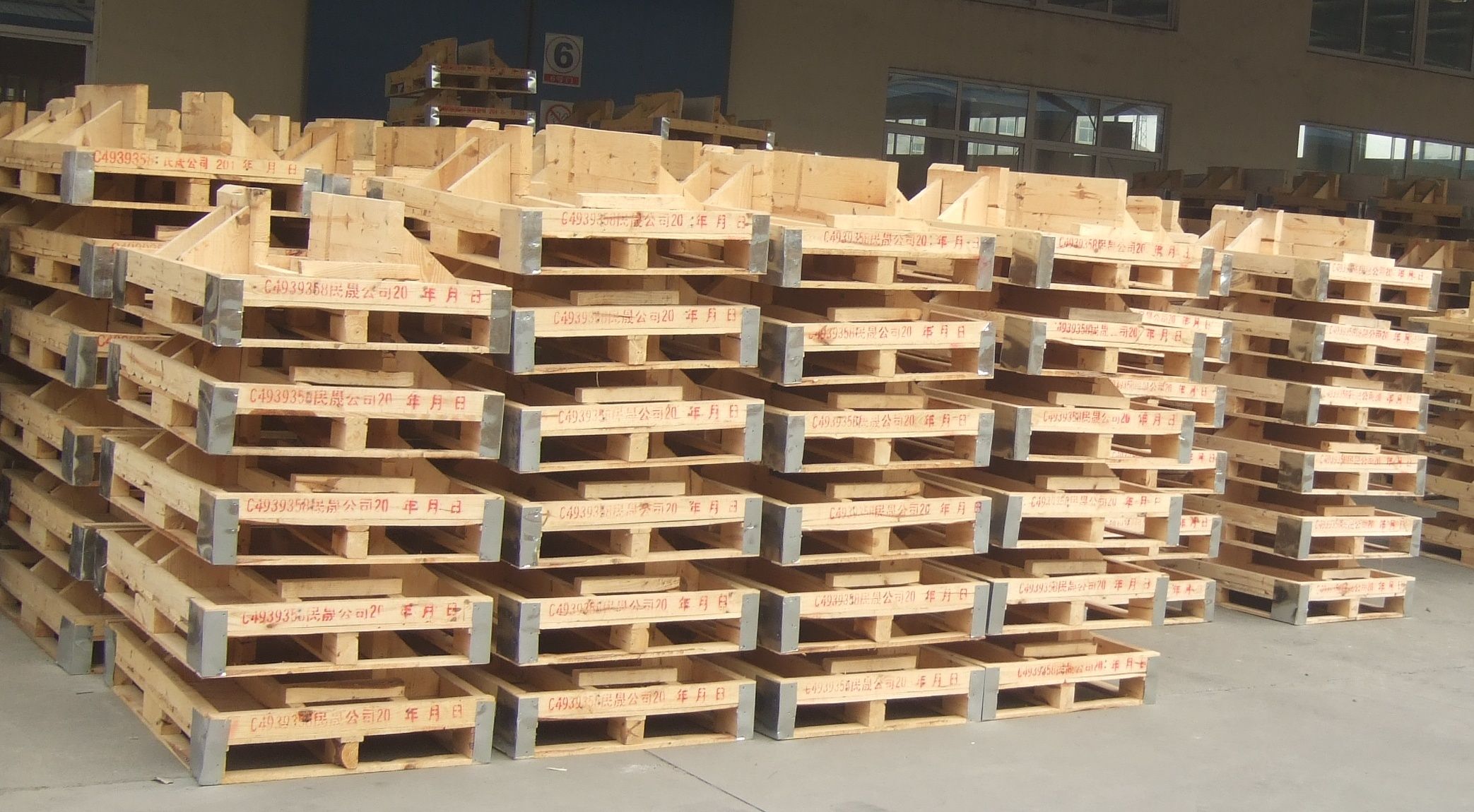 發(fā)動(dòng)機(jī)木托架